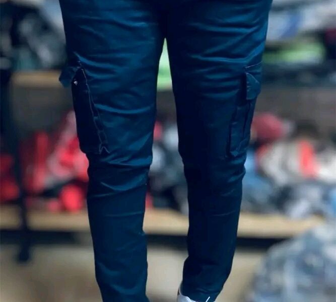 Vêtements pantalon habits chaussures